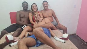 a gatinha brasileira pricilla diabinha volta ao estudio damas e vagabundos e recebida por 2 paus enormes (dp, buceta, gozada, fodendo, , bbc, 3 em 1)