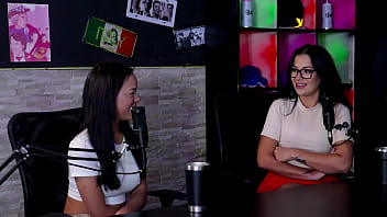 PRI MELANCIA NO SWING CAST COM TIFANY ROCHA &amp_ ALICE VASCONCELOS - COMPLETO (WATCH ON: SHEER/RED)