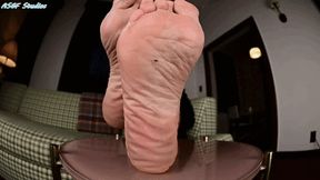 Moody Milfs MILF friend! Wrinkly soles! - MP4