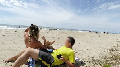 Amateur Blonde Mom Jerked Off Risky on the Beach