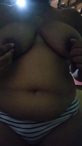 sri lankan girl friend show her boobs to her bboyfriend