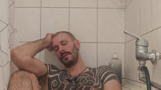 Acțiune de casă cu fund bombat cu puli mari necircumcise de la amatori europeni albi