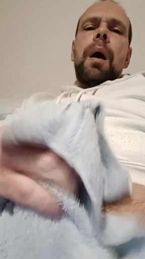 I like the rubbing of the towel on my glans