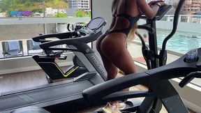 provocando os solteiros do hotel treinando bem provocante...