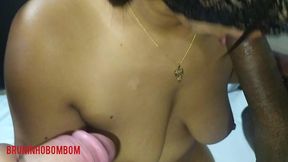 ela chupando meu pau e beijando a boca do corninho safado