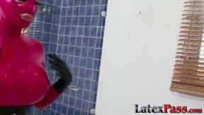 Hottest vixen in latex blows cock before riding for facial