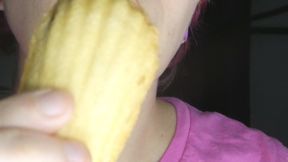 Delicious Cookie with Tasty Gummy Bear Get Put in Her Huge Mouth