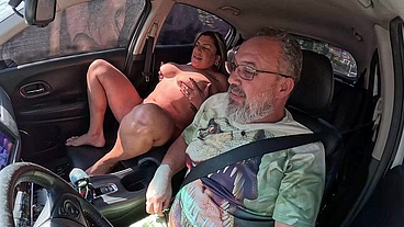 Direto das baladas de Swing para carona essa madura aprontou no carro - Marcela Moraes