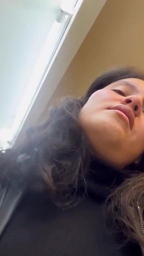 Le Chupe La Vagina En El Bano a La Mujer Que Conoci En El Cine