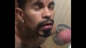 FUDENDO NO BANHEIRO