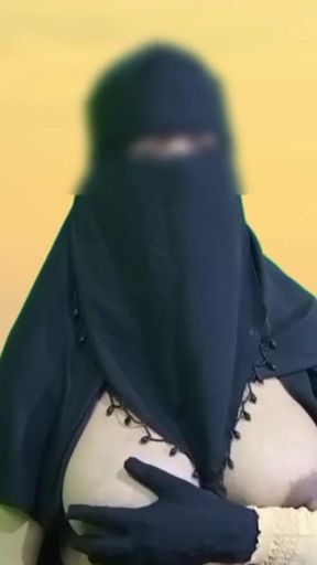 Must-see moment from &quot;Indian Bhojpuri housewife&quot;
