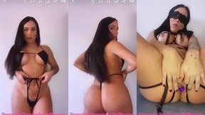 transsexuelle bresilienne brincando com seu brinquedo em casa