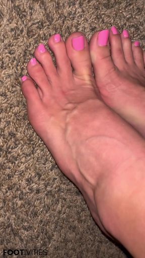 Veiny Feet After Shower - Silent Tease by Ivys Feet Footivities