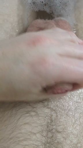 Double Cumshot in Bathtub