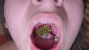 NoGagLolaDeepthroat NoGagLola EATING GUMMIES GET MY THROAT SALIVATES A LOT