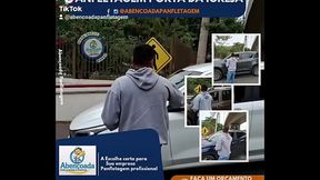 Panfletagem porta de Faculdade