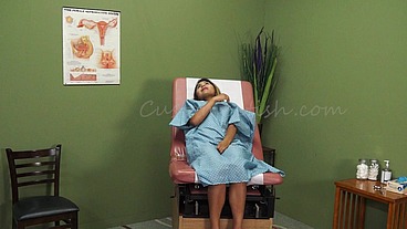 Doctor Makes Patient Cum and Squirt in Exam Room Cam 2 Close-up FULL RED Version