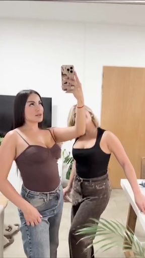 Cute amateur girl showcases her juicy booties