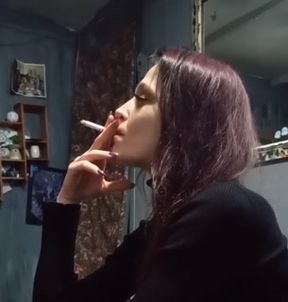 BOSS MILF CHATTING AN SMOKING A CIGARETTE 🚬