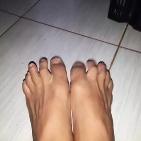 My feet and hands ready to massage you