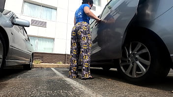 Milf Pantsing - Parking lot ENF