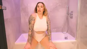 Big Ass Babe Is Not Happy with Her Husband Ad Gives You a Cheating Blowjob in the Toilet