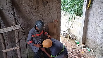 Tralhadores fudendo na contru&ccedil_&atilde_o.