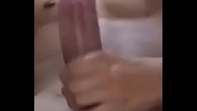 Magrinho pauzudo batendo uma