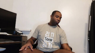 Primo piano POV di grossi cazzi neri che martellano i culi di gay americani amatoriali con eiaculazioni bollenti