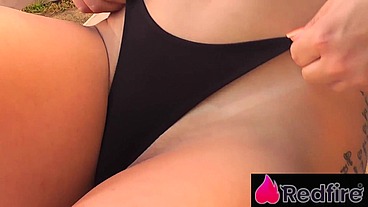 Tardezinha na piscina com duas gostosas e muita putaria