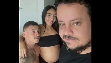 Comeu a gravida gostosa na frente do marido corno
