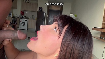 Confesso que tenho tesão em quem tem ejaculação precoce. Amo ver um macho gozando comigo! O tesão foi tanto que tive que engolir o leite grosso dele.