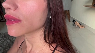 Confesso que tenho tesão em quem tem ejaculação precoce. Amo ver um macho gozando comigo! O tesão foi tanto que tive que engolir o leite grosso dele.