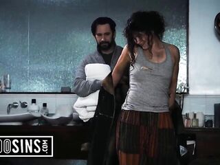 Homeless Bitch Bangs With Married Guy - Victoria Voxxx