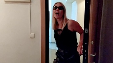 Espectacular rubia cachonda follando muy caliente