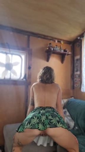 Sexy Stoner Smoking and Shaking Ass!!!!