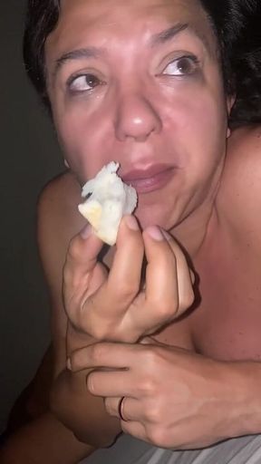 Fucking and Giving Cum to My Bitch to Eat with Bread