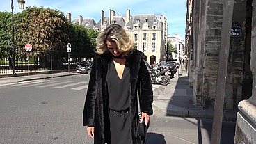 Démasquée, Lilou, 23ans, s'amuse à nouveau avec nous !