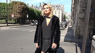 Démasquée, Lilou, 23ans, s'amuse à nouveau avec nous !
