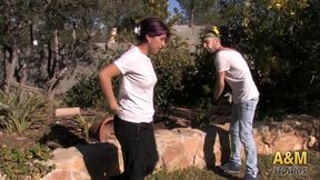 El jardinero poll&oacute_n contenta a la se&ntilde_ora un mont&oacute_n. Multiservicio para marujas !!!