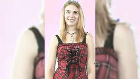 ”Extra looking blonde on her first casting”