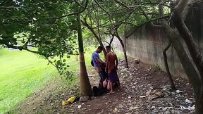 Dando pra um pauzudo na trilha quando apareceu mais dois. Acabei ganhando leite de todos.