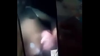 Amiga me da el culo mientras hablo con mi novia por telefono