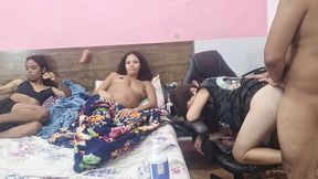 gravida de 09 meses, sem poder transar, chama as amigas para dar o cu para o marido.