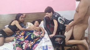 gravida de 09 meses, sem poder transar, chama as amigas para dar o cu para o marido.
