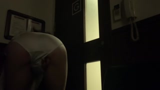 友達とカラオケに来たけど、なんだかムラムラして空き部屋でこっそりくちゅくちゅ　誰かにバレる前に早くイキたいのにイケないの　自撮り　オナニー