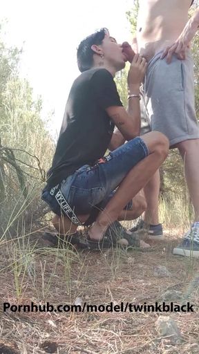 Follada en el campo a pelo y creampie