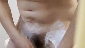 Hot Orthodox Jewish Israeli Mom Shaving her Hairy Pussy