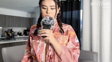 Latina masajes POV asmr sucks you deep