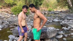 dos machos follando en el rio